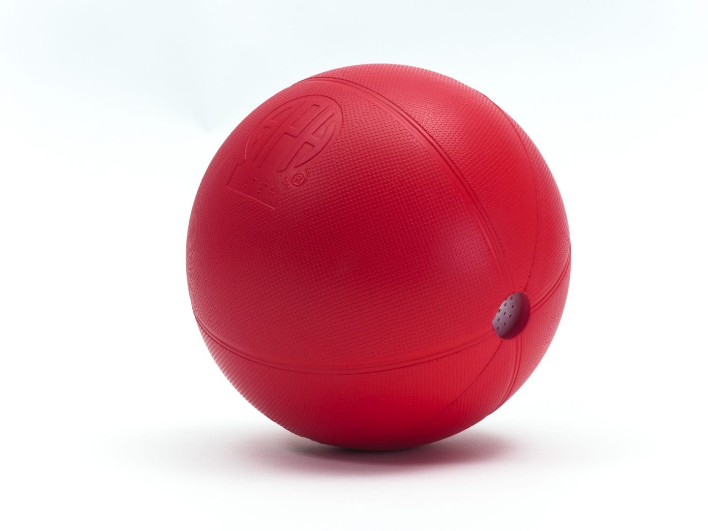 Красный мяч. Мяч для крикета. Звук мяча. «Умный» мяч получил название Soundball..