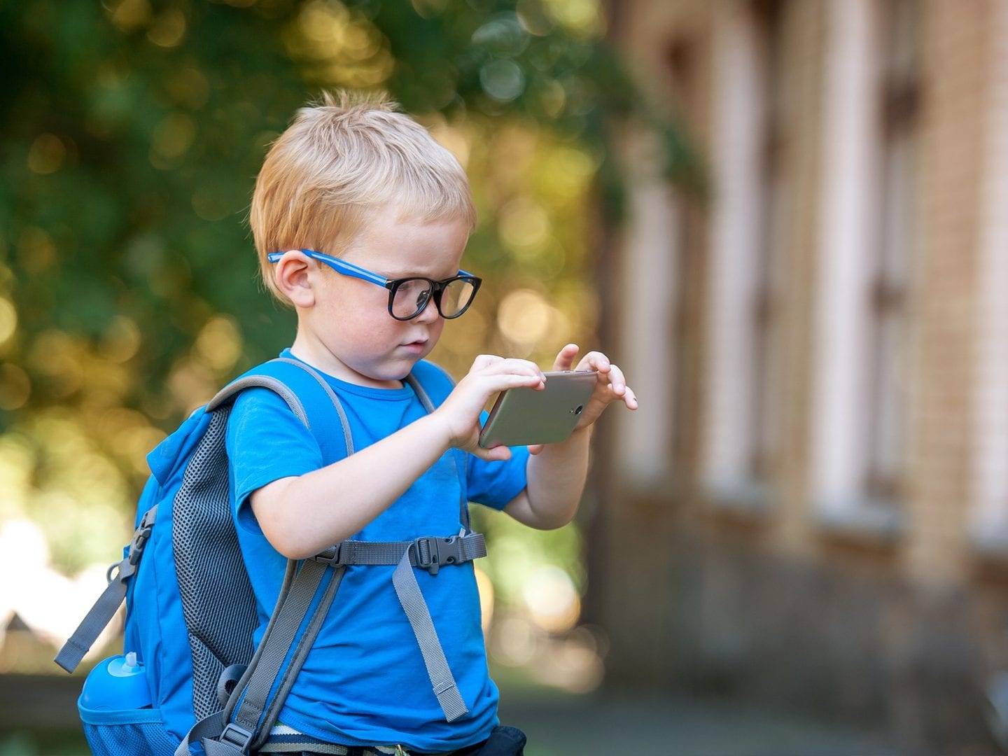 APH shop featured image of a student using a magnifier to read their school work.