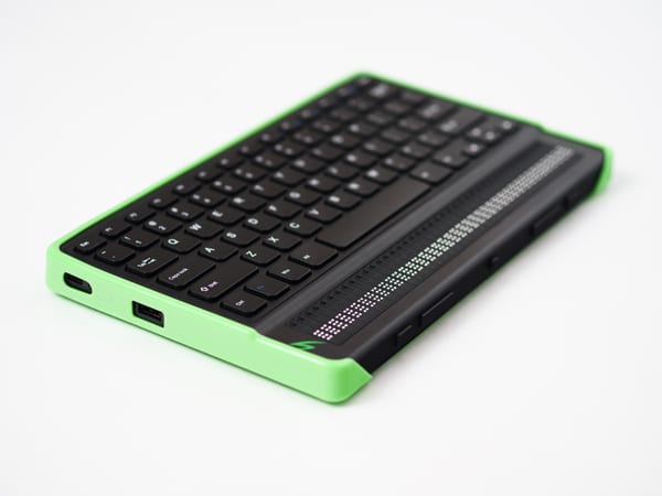 Mantis Q40 angled view in green TPU case