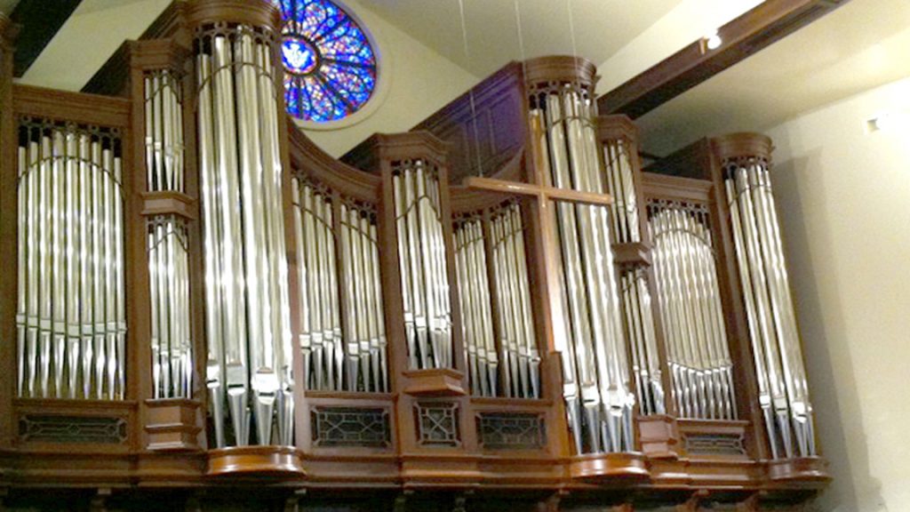 Organ pipes: several metal pipes, of various thicknesses and lengths.