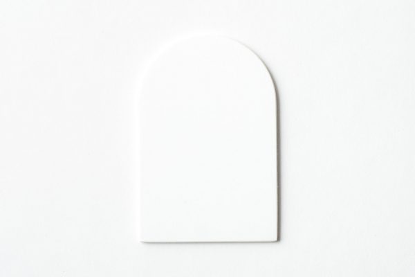 Single, undrilled white “bread”-shaped card