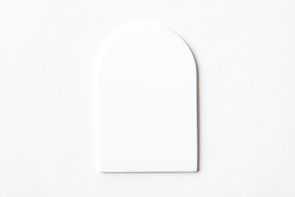 Single, undrilled white “bread”-shaped card