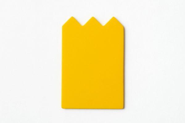 Single, undrilled yellow “crown”-shaped card