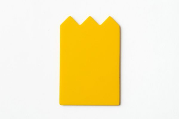 Single, undrilled yellow “crown”-shaped card