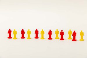 3D player figures positioned in a link alternating between yellow and red on a white background.